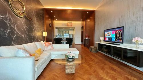 Seri Tanjung Pinang Apartment | Straits Quay Highest & Wonderful Seaview Suite