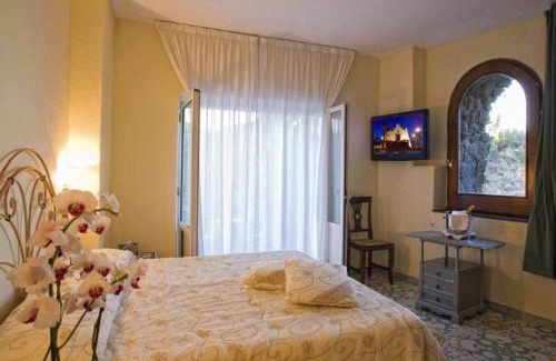 Ischia Porto Hotel | Strand Hotel Delfini