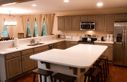 Pocono Pines House | Strand Lake House - 12 comfortable places to sleep - Great Skiing