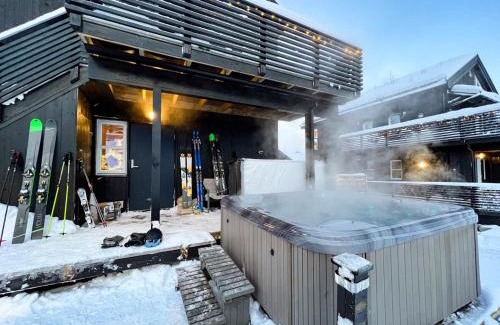 Oye Apartment | Stranda Fjellgrend - with jacuzzi & 3 bedrooms