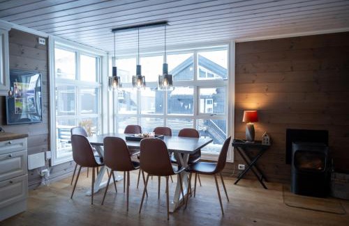 Oye Apartment | Stranda Fjellgrend - with jacuzzi & 3 bedrooms