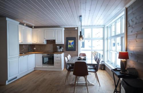 Oye Apartment | Stranda Fjellgrend - with jacuzzi & 3 bedrooms