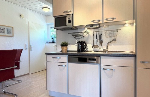 Stickenbuttel Apartment | Strandgold 1 - Cozy vacation apartment with terrace and garden