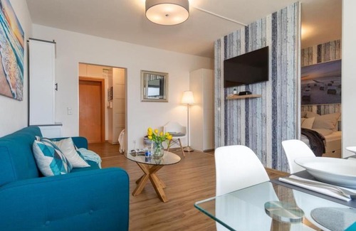 Heiligenhafen Apartment | Strandhotel-Heiligenhafen-Wohnung-101-Typ-IV-Wasserblick
