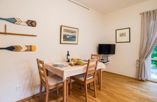 Ostseebad Ahrenshoop Apartment | Strandleben 01 - Georg Grosz