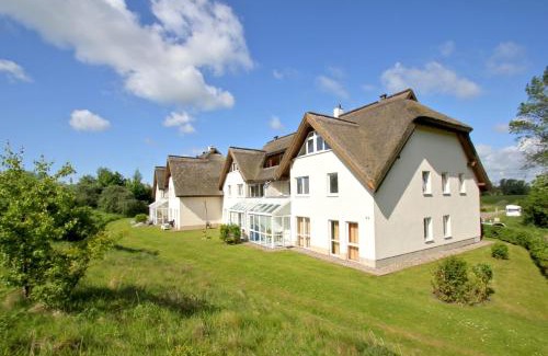 Lobbe Apartment | strandnah mit Balkon, gratis Nutzung vom AHOI Erlebnisbad und Sauna in Sellin - Strandhaus Mönchgut FeWo13