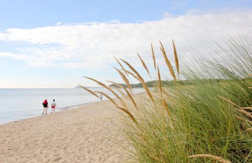 Lobbe Apartment | strandnah mit Balkon, gratis Nutzung vom AHOI Erlebnisbad und Sauna in Sellin - Strandhaus Mönchgut FeWo11
