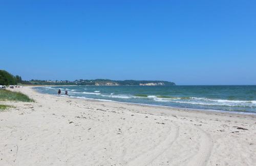 Lobbe Apartment | strandnahe FeWo mit Balkon, gratis Nutzung vom AHOI Erlebnisbad und Sauna in Sellin - Rex Rugia FeWo 14-5
