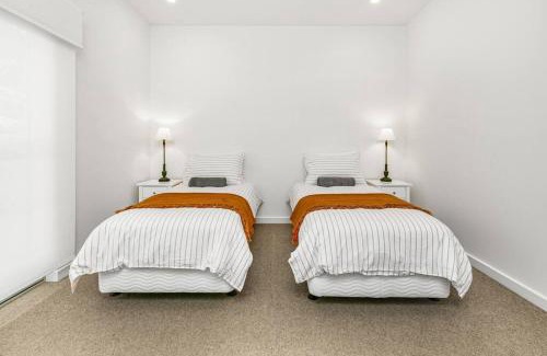 Port Elliot House | Strangeways Stays -Slps 10 4 Bdrm Oceanview