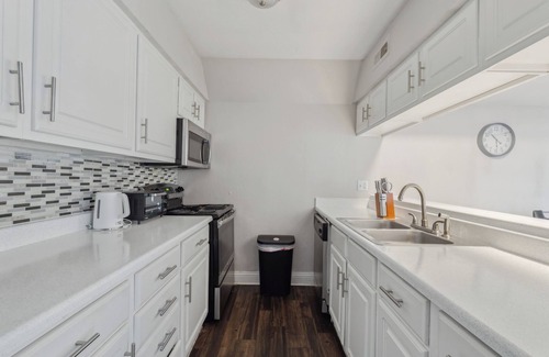 South Arlington Apartment | Stratton 409A I Spacious 2 Bed 1.5 Bath