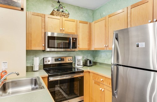 Stratton Mountain House | Stratton Mountain Condo with Shared Pool, Hot Tubs, and Sauna - Walk to Lifts