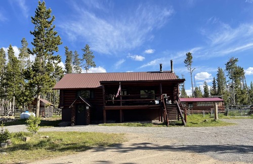 Dubois Cabin | Stratton Ranch - Wyoming Getaway Cabin - 4 bed/2 bath WY Cabin!