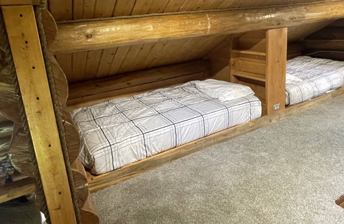 Dubois Cabin | Stratton Ranch - Wyoming Getaway Cabin - 4 bed/2 bath WY Cabin!