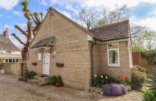 Cricklade House | Straw Cottage