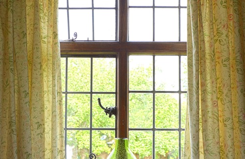 Hedge End Bed & Breakfast | Strawberry Cottage B&B