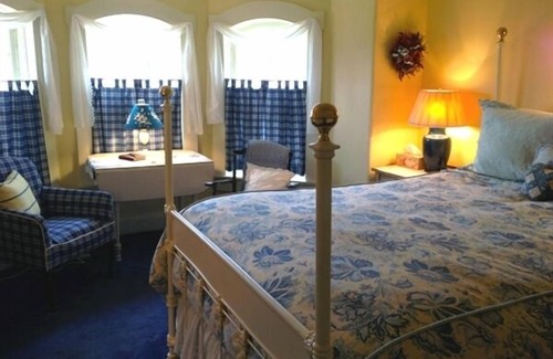 Muscatine Bed & Breakfast | Strawberry Farm Bed & Breakfast