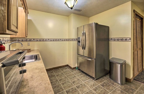 Kodak Cabin | Strawberry Plains Cabin: Private Pond & Game Room!
