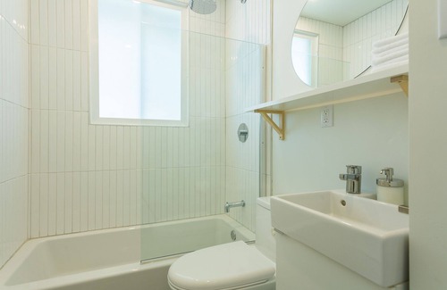 Hochelaga Apartment | Strawberry Stays! Secret to sweet dreams!