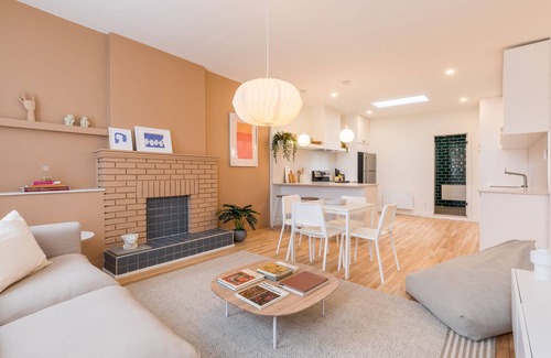 Maisonneuve Apartment | Strawberry Stays! Secret to sweet dreams!
