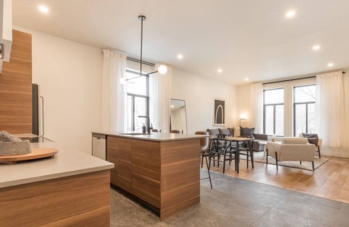 Hochelaga Apartment | Strawberry Stays! Secret to sweet dreams!