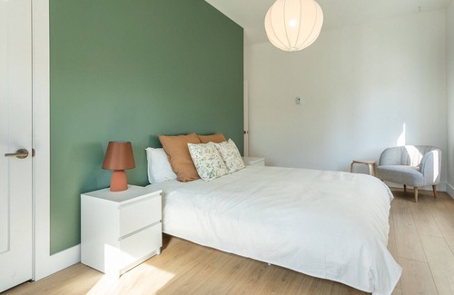 Hochelaga Apartment | Strawberry Stays! Secret to sweet dreams!