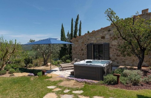 Gavorrano Apartment | Strawberry tree