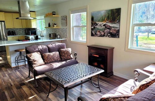 Big Bar Cottage | Strawhouse Resorts