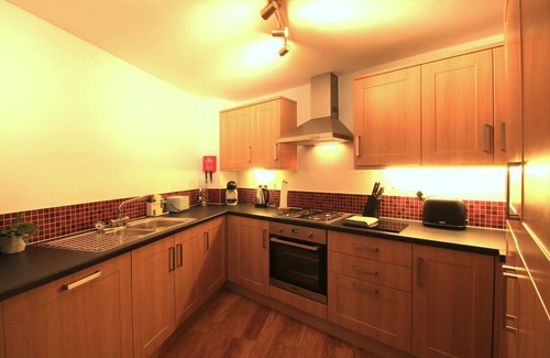 Yeovil Apartment | Stream view Apartment - Town centre with Parking