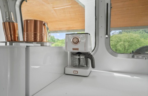 Rockbridge House | Streams and Dreams at Laurel Run Luxury Airstream Glamping Cosmopolitan Unit 4