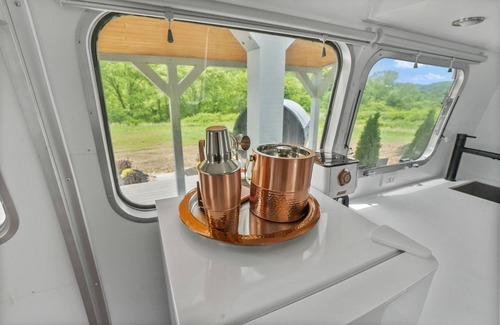 Rockbridge House | Streams and Dreams at Laurel Run Luxury Airstream Glamping Cosmopolitan Unit 4