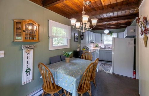 Hamlin Ski Chalet | Streamside Chalet with Hot Tub 🔥Pivate Playground-Family Friendly by pool/lake