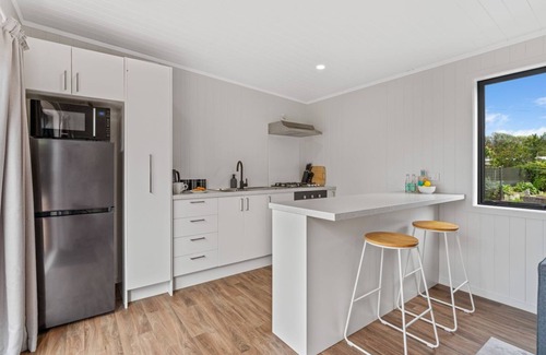 Waitahanui House | Streamside Fern Cabin