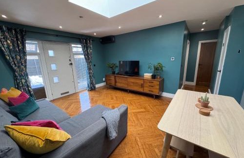 Longthornton House | Streatham House - 2 Bedroom - Sleeps 6 - Free WiFi