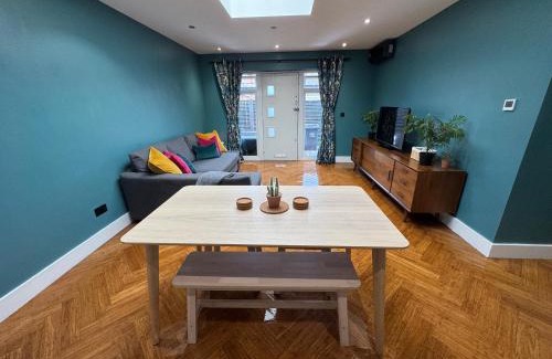 Longthornton House | Streatham House - 2 Bedroom - Sleeps 6 - Free WiFi