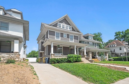 Hanover Place House | Streetcar Central - Hyde Park Home in the Heart of Kansas City