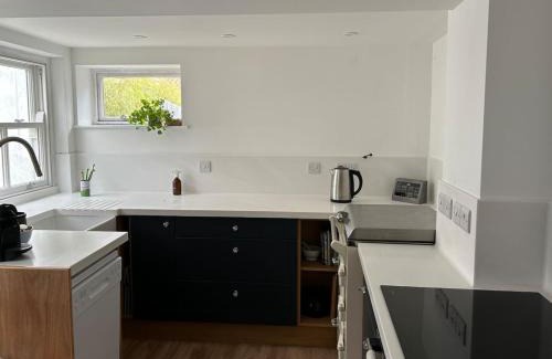 Newlyn House | Strega Cottage