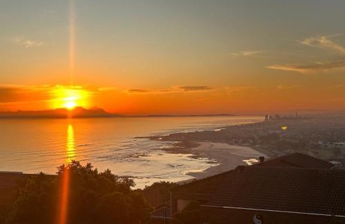 Mountainside Apartment | Strelitzia, spacious with a stunning view