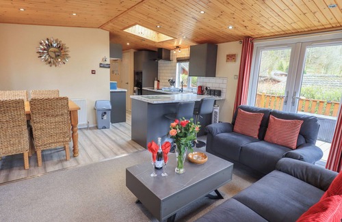 Troutbeck Cottage | STRIDING EDGE LODGE, family friendly, with hot tub in Windermere