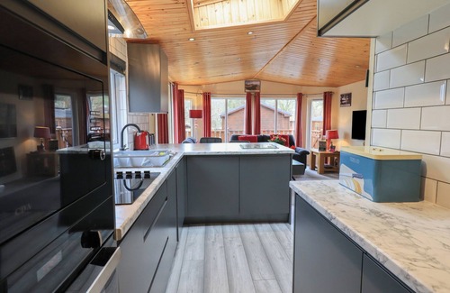 Troutbeck Cottage | STRIDING EDGE LODGE, family friendly, with hot tub in Windermere