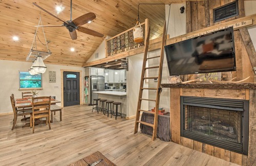 Hiawassee House | Striking Getaway w/Hot Tub, Deck & Lake Access!