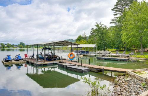 Hiawassee House | Striking Getaway with Hot Tub, Deck and Lake Access!