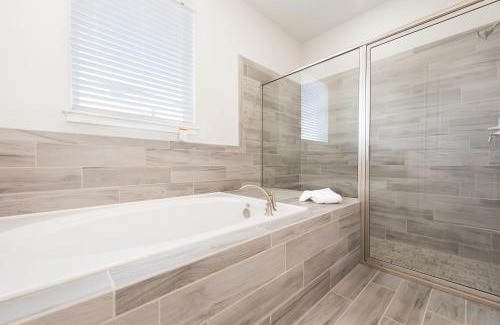 West Kissimmee House | Striking Home With Games, Outdoor Kitchen Near Disney With Waterpark & Resort Access At Encore Resort - 7742Ff