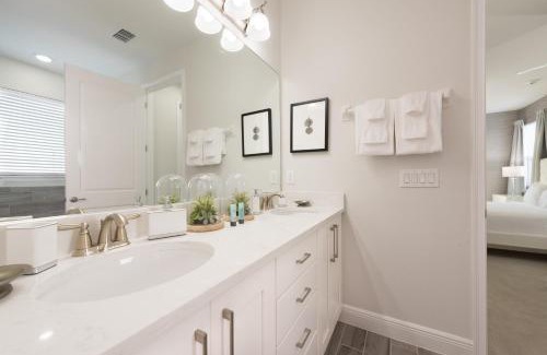 West Kissimmee House | Striking Home With Games, Outdoor Kitchen Near Disney With Waterpark & Resort Access At Encore Resort - 7742Ff