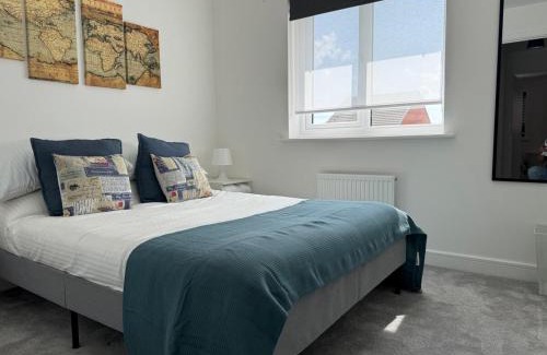 Clyst St Mary House | Strikingly Stylish Exeter Retreat - Modern 3-Bed