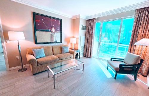 Las Vegas Apartment | Strip & Sphere view - Separate Living room - 2 Full Bath - Full Kitchen - Balcony - 900 sqft - MGM Signature