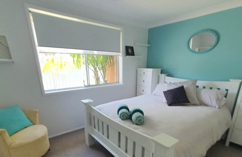 Umina Beach Villa | Stroll, Swim, Shop & Spa - Superb summer vacation digs close to everything!