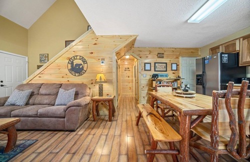 Chalet Village North House | Strollin' Bear