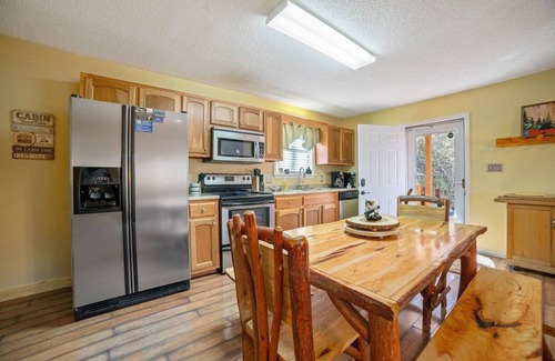 Chalet Village North House | Strollin' Bear