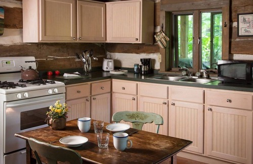 Logan Cabin | Strong Wolf Cabin by The Inn & Spa at Cedar Falls