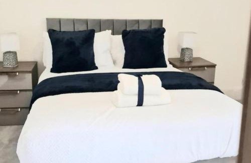 Wainscot House | Strood Home-Sleeps 6-Great for Groups & Families